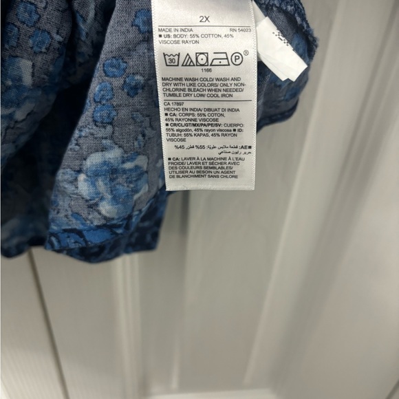NWT! Old Navy Blue Floral Blouse - Picture 7 of 7